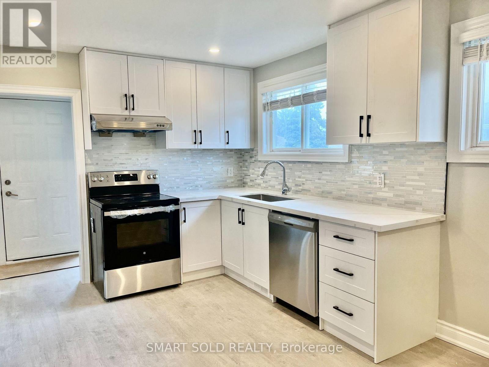 Upper - 228 Silverbirch Drive, Newmarket, Ontario  L3Y 2Z5 - Photo 2 - N12183957
