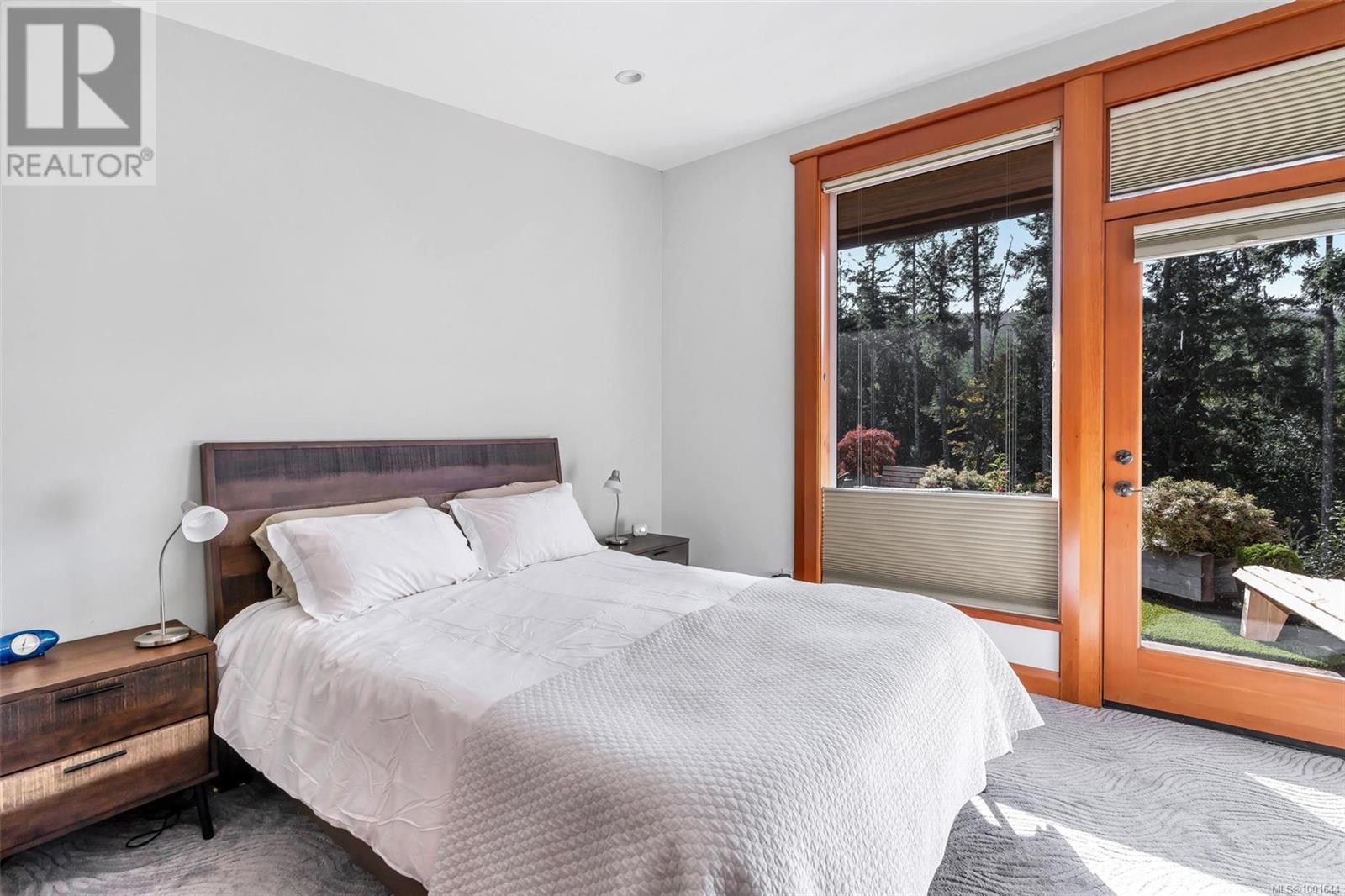 Property at 3272 Renfrew Rd image 3
