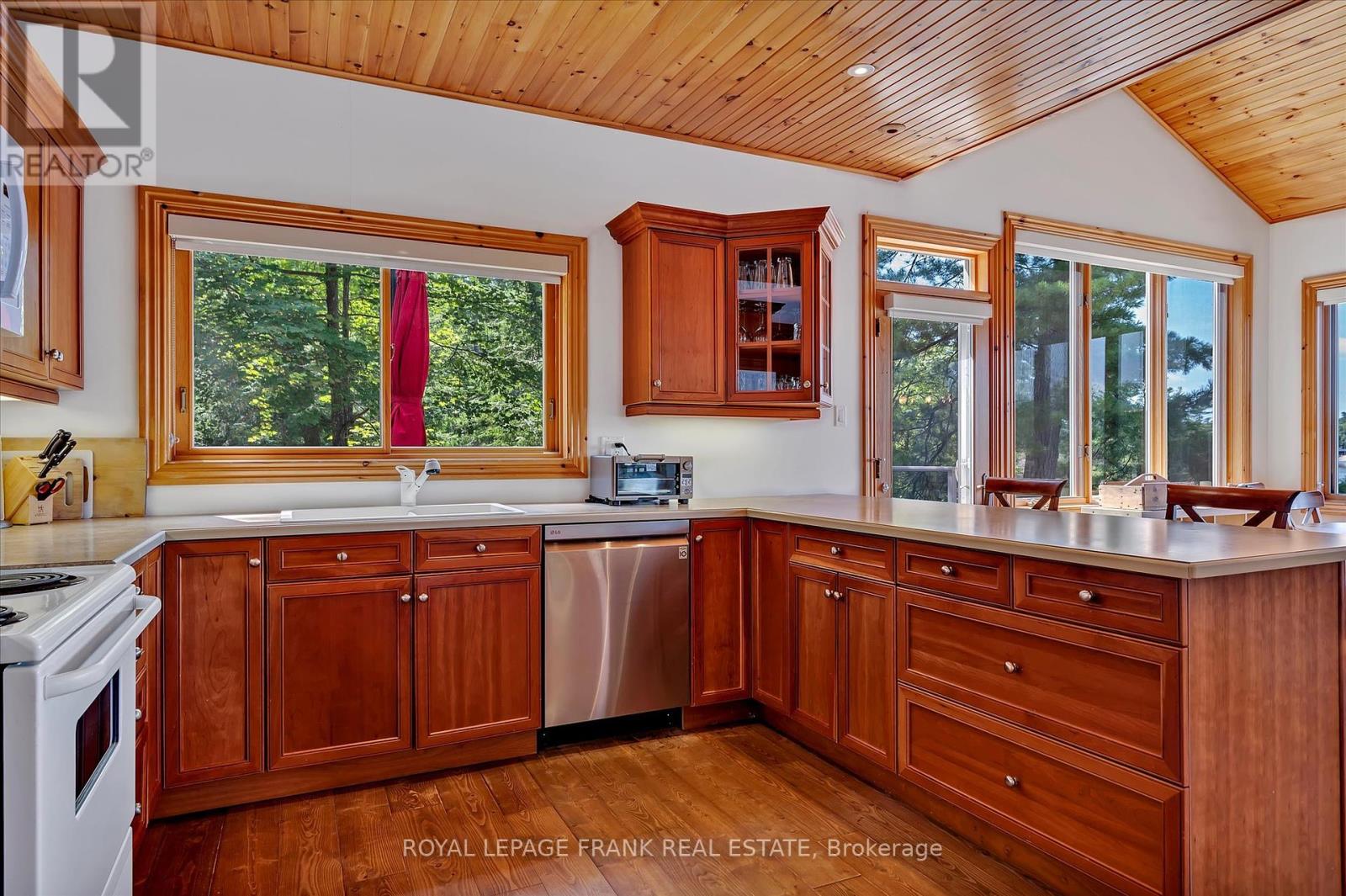 484 Juniper Island, Douro-Dummer, Ontario K0L 2C0 - Photo 18 - X12184091