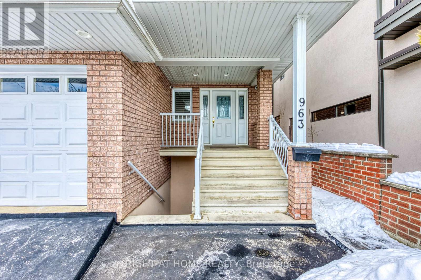 Property at 963 HAMPTON CRESCENT S image 2