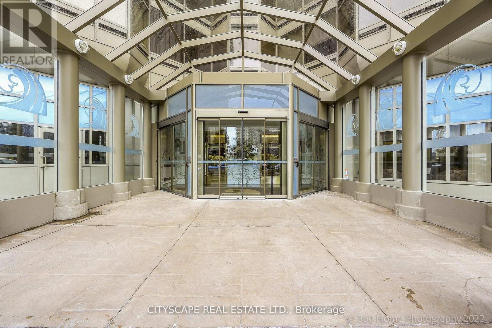 1811 - 1 Palace Pier Court, Toronto, Ontario  M8V 3W9 - Photo 2 - W12183879