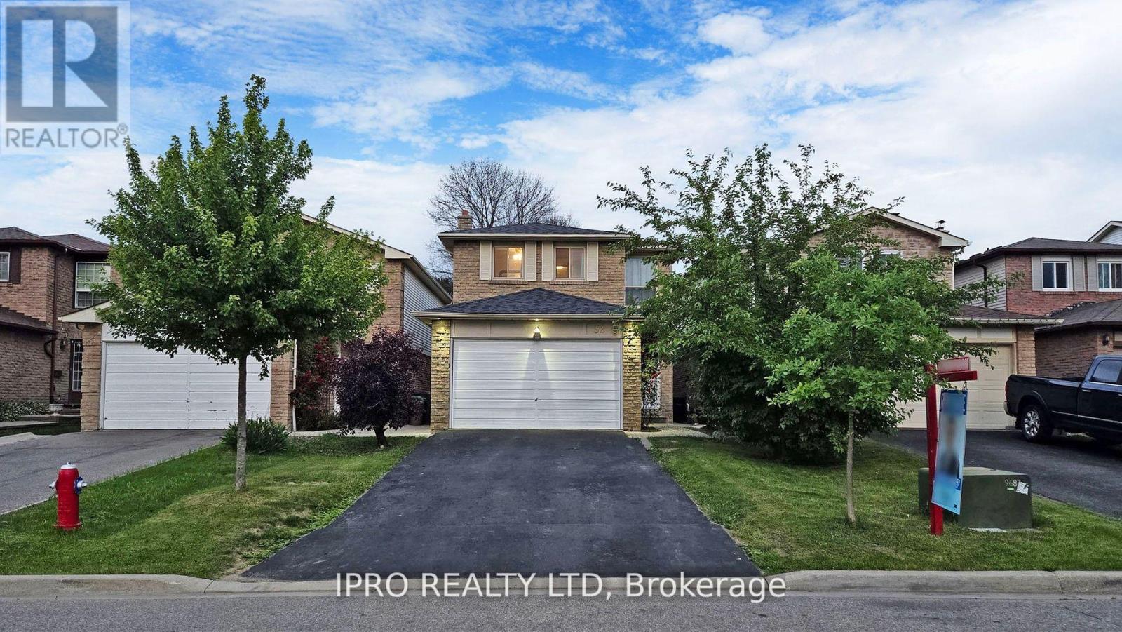 32 Dafoe Crescent, Brampton, Ontario  L6Y 2L2 - Photo 1 - W12183908