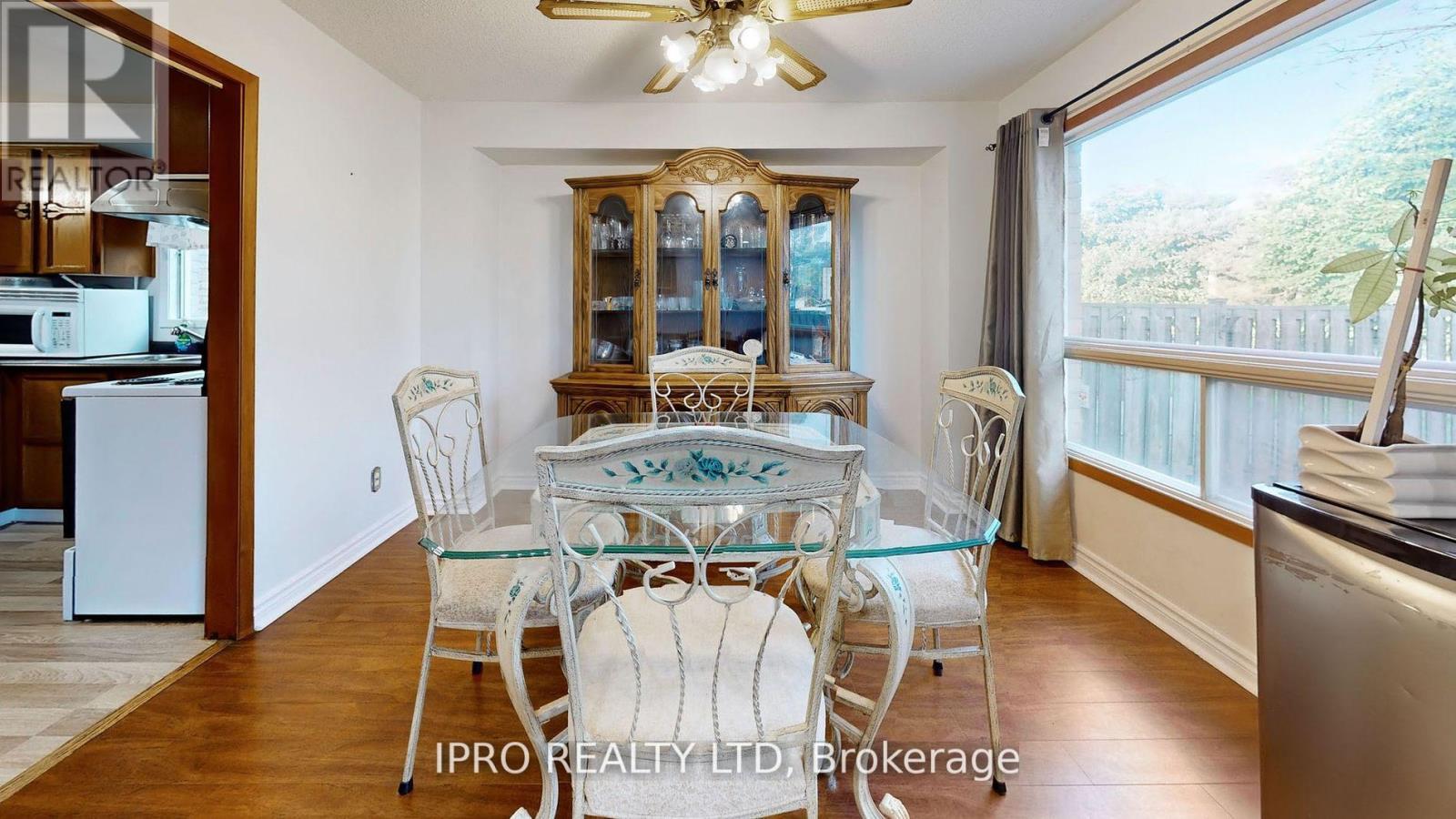 32 Dafoe Crescent, Brampton, Ontario  L6Y 2L2 - Photo 10 - W12183908