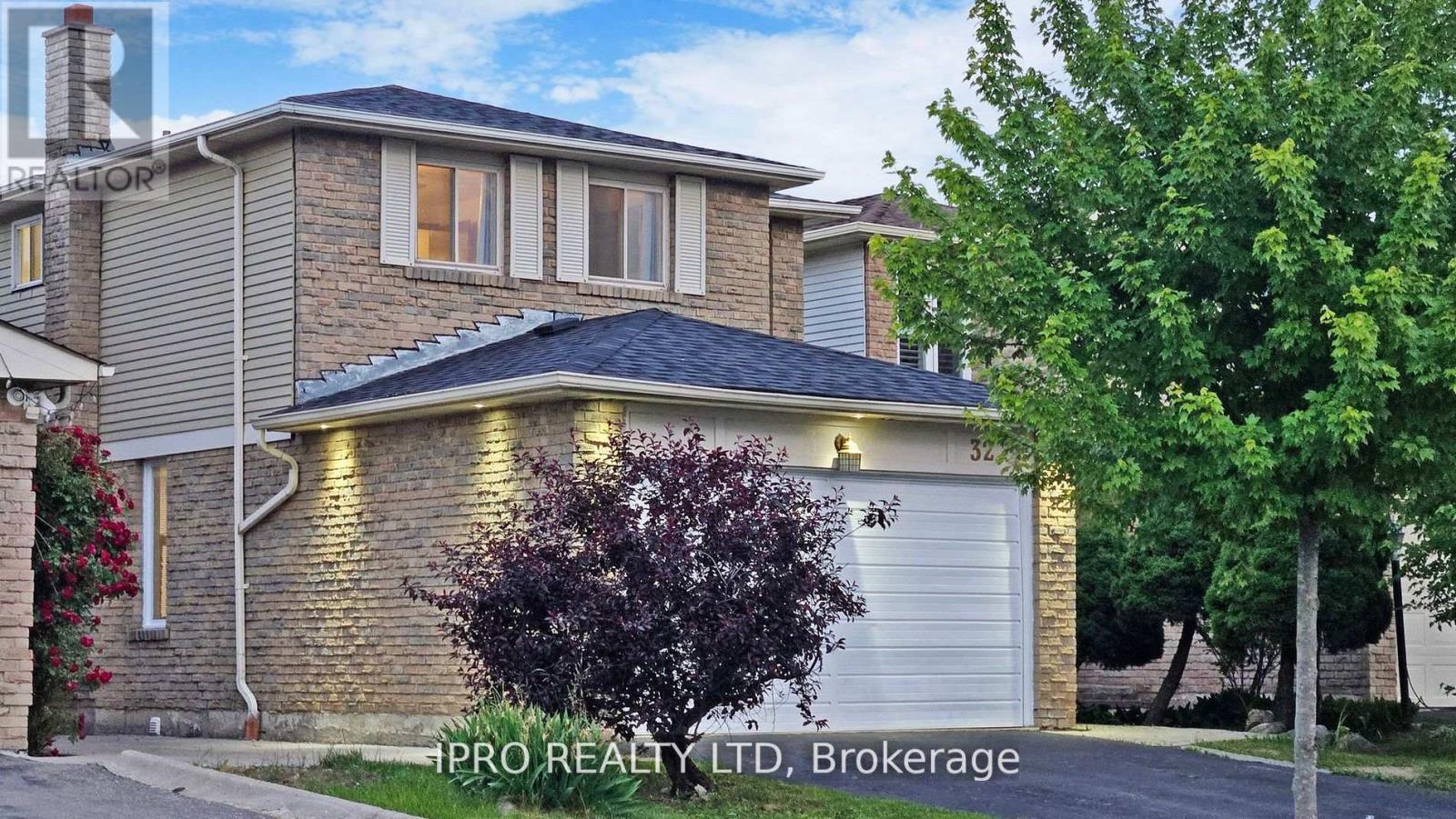 32 Dafoe Crescent, Brampton, Ontario  L6Y 2L2 - Photo 2 - W12183908
