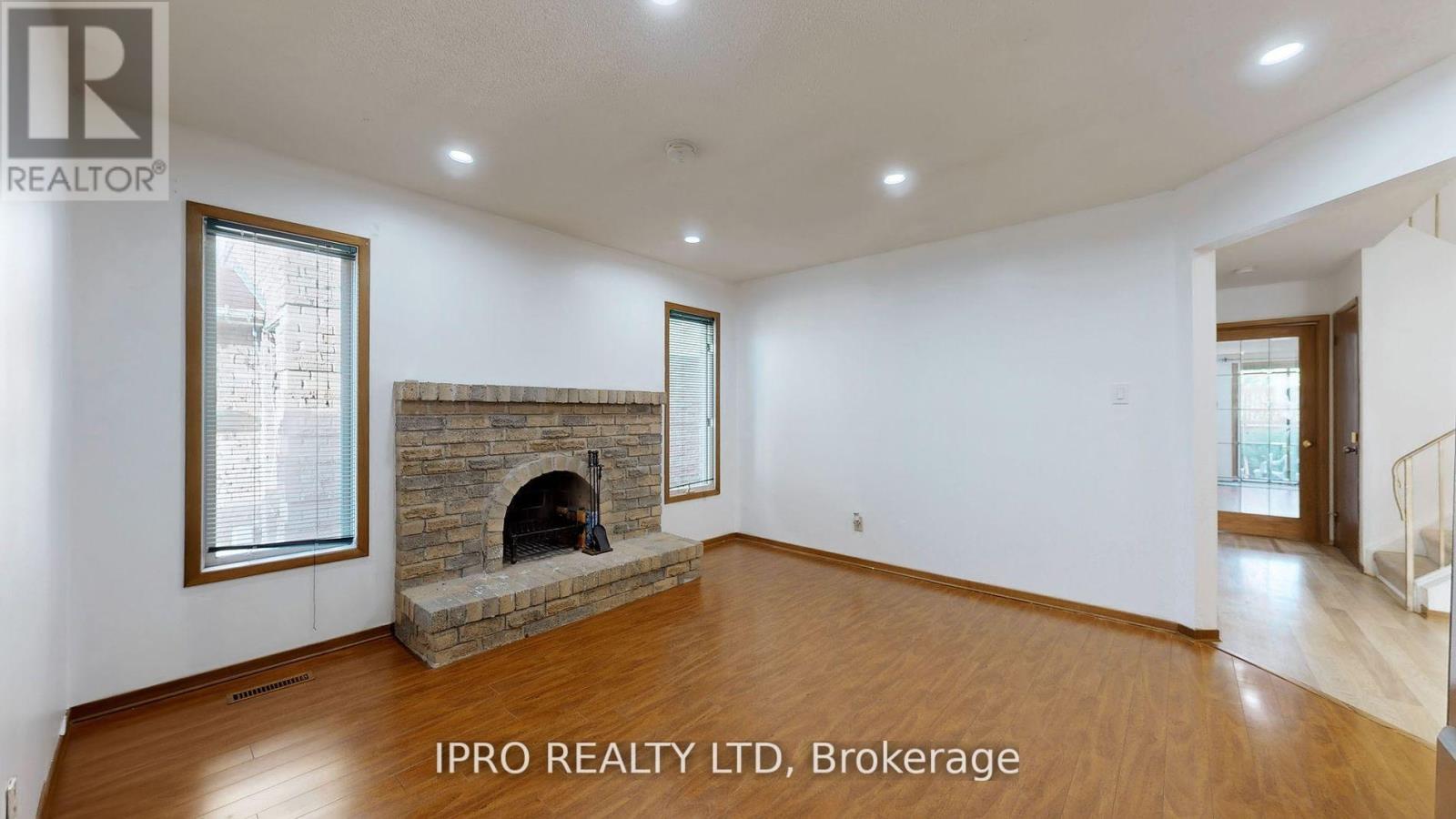 32 Dafoe Crescent, Brampton, Ontario  L6Y 2L2 - Photo 3 - W12183908