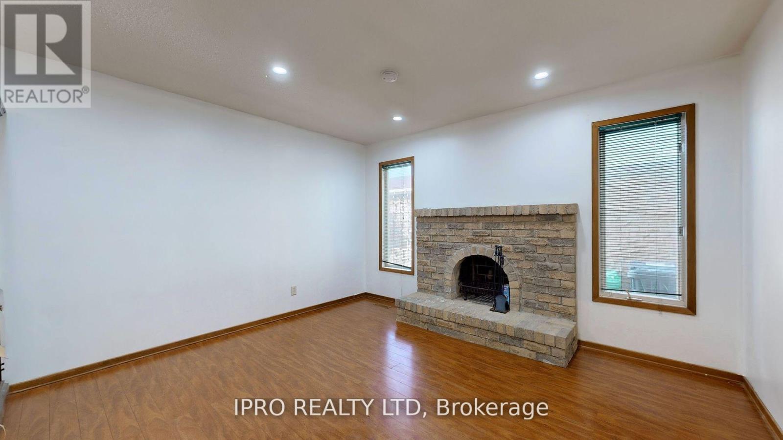 32 Dafoe Crescent, Brampton, Ontario  L6Y 2L2 - Photo 4 - W12183908