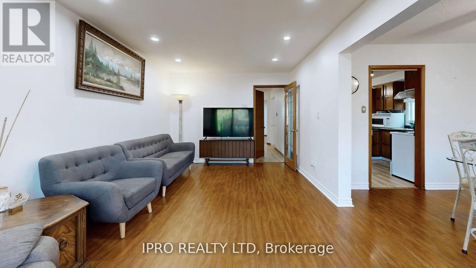 32 Dafoe Crescent, Brampton, Ontario  L6Y 2L2 - Photo 8 - W12183908