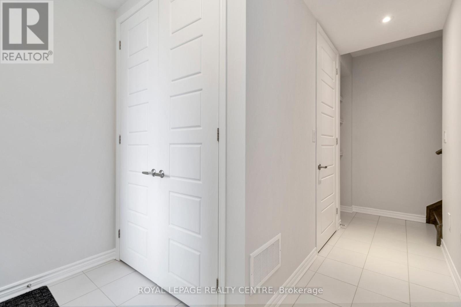 1246 Havelock Gardens, Milton, Ontario  L9E 1Y1 - Photo 5 - W12183914