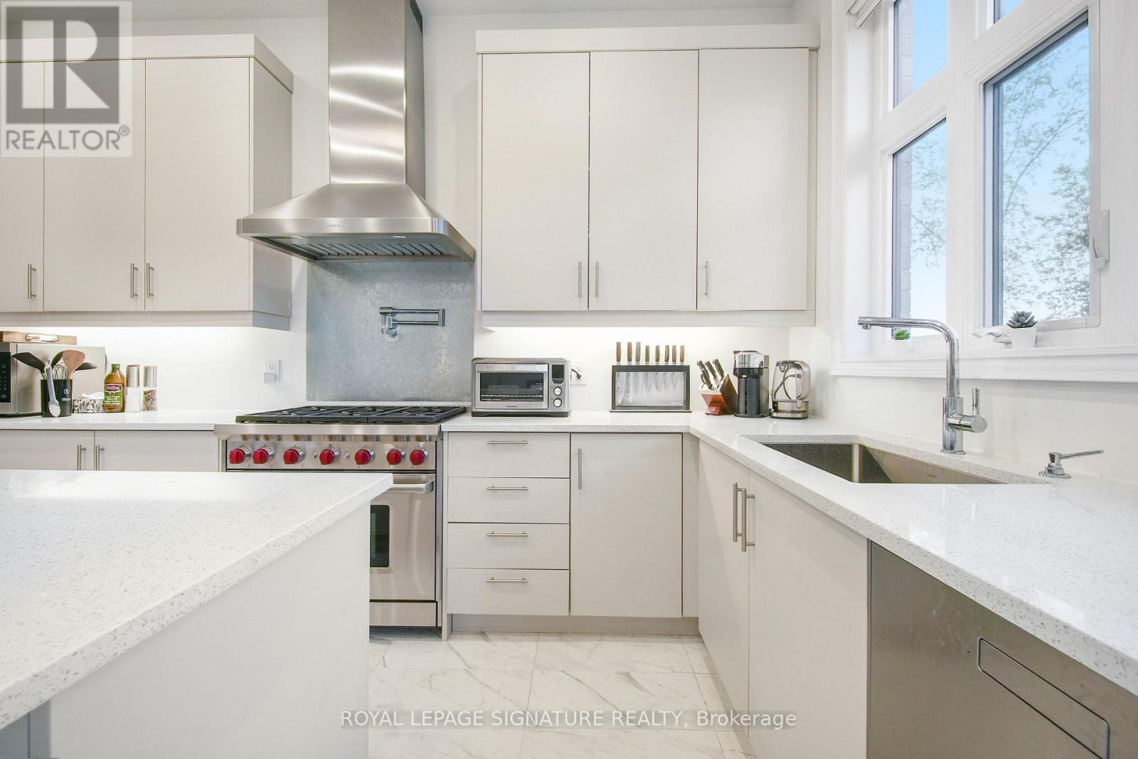 2406 Charles Cornwall Avenue, Oakville, Ontario  L6M 5M4 - Photo 24 - W12183966