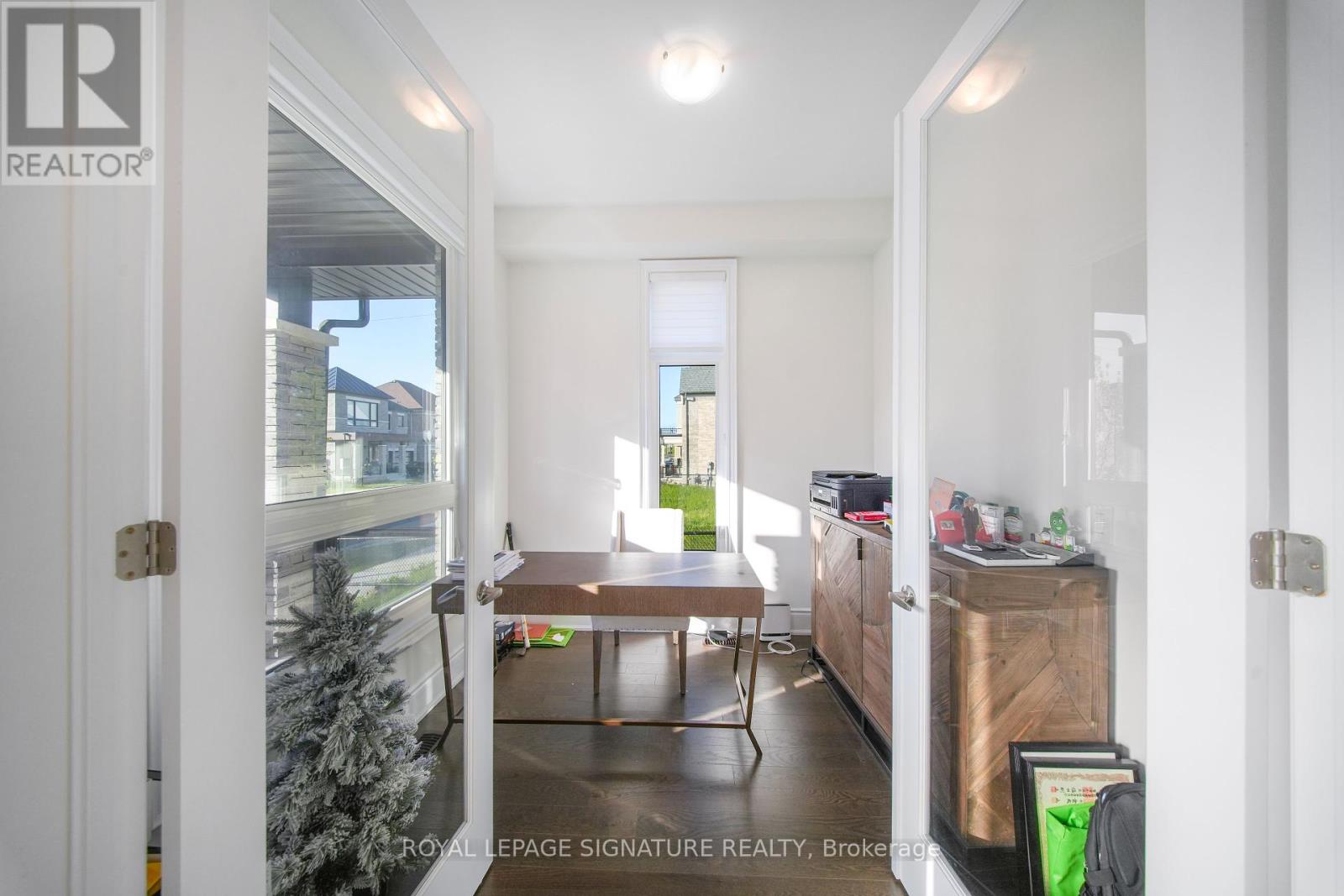2406 Charles Cornwall Avenue, Oakville, Ontario  L6M 5M4 - Photo 7 - W12183966