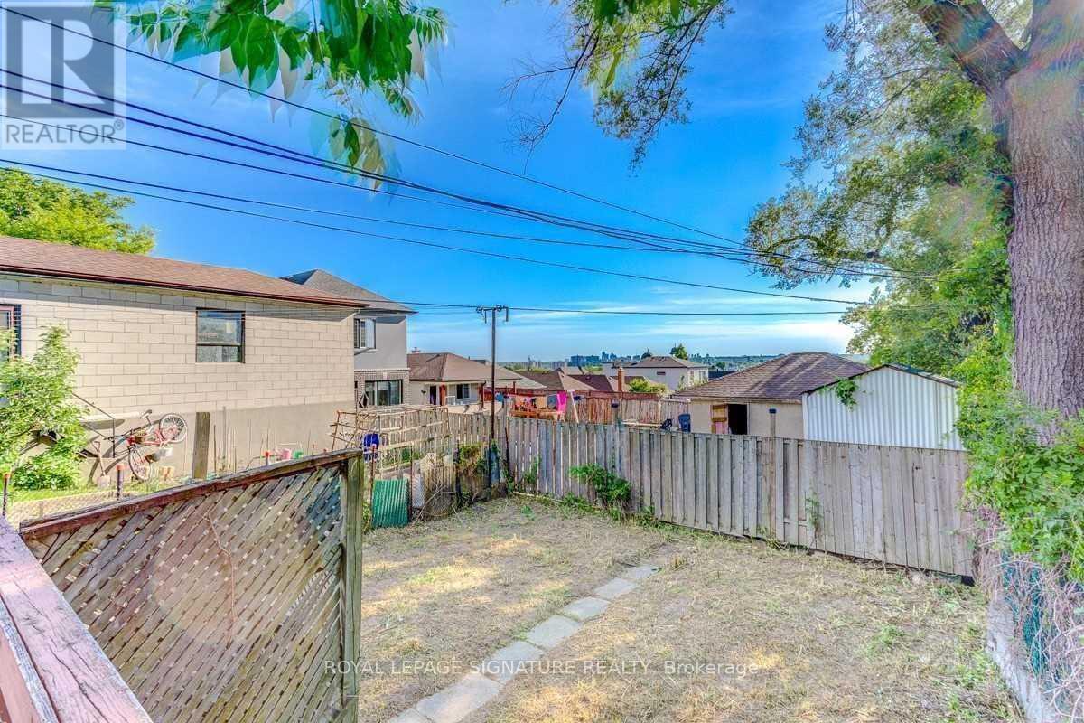 Lower - 394 Kane Avenue, Toronto, Ontario  M6M 3P4 - Photo 14 - W12184001