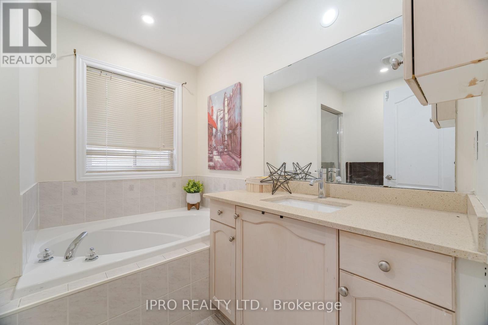 Upper - 803 Khan Crescent, Mississauga, Ontario  L5V 2R2 - Photo 26 - W12184015
