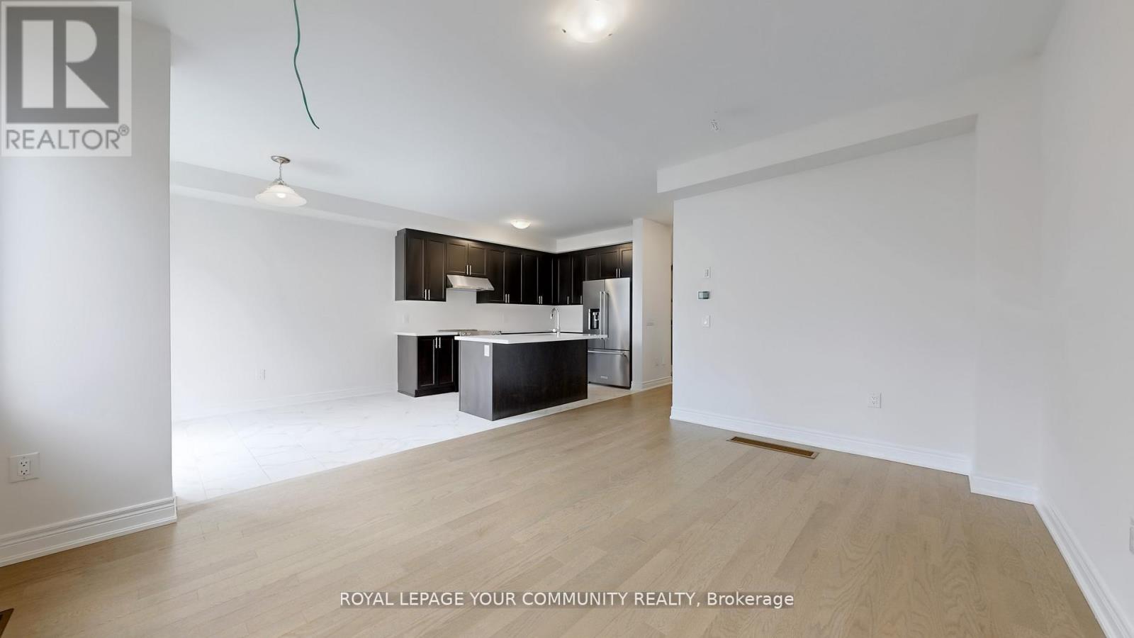 41 Grassbank Road, Brampton, Ontario  L6R 4E3 - Photo 3 - W12184024