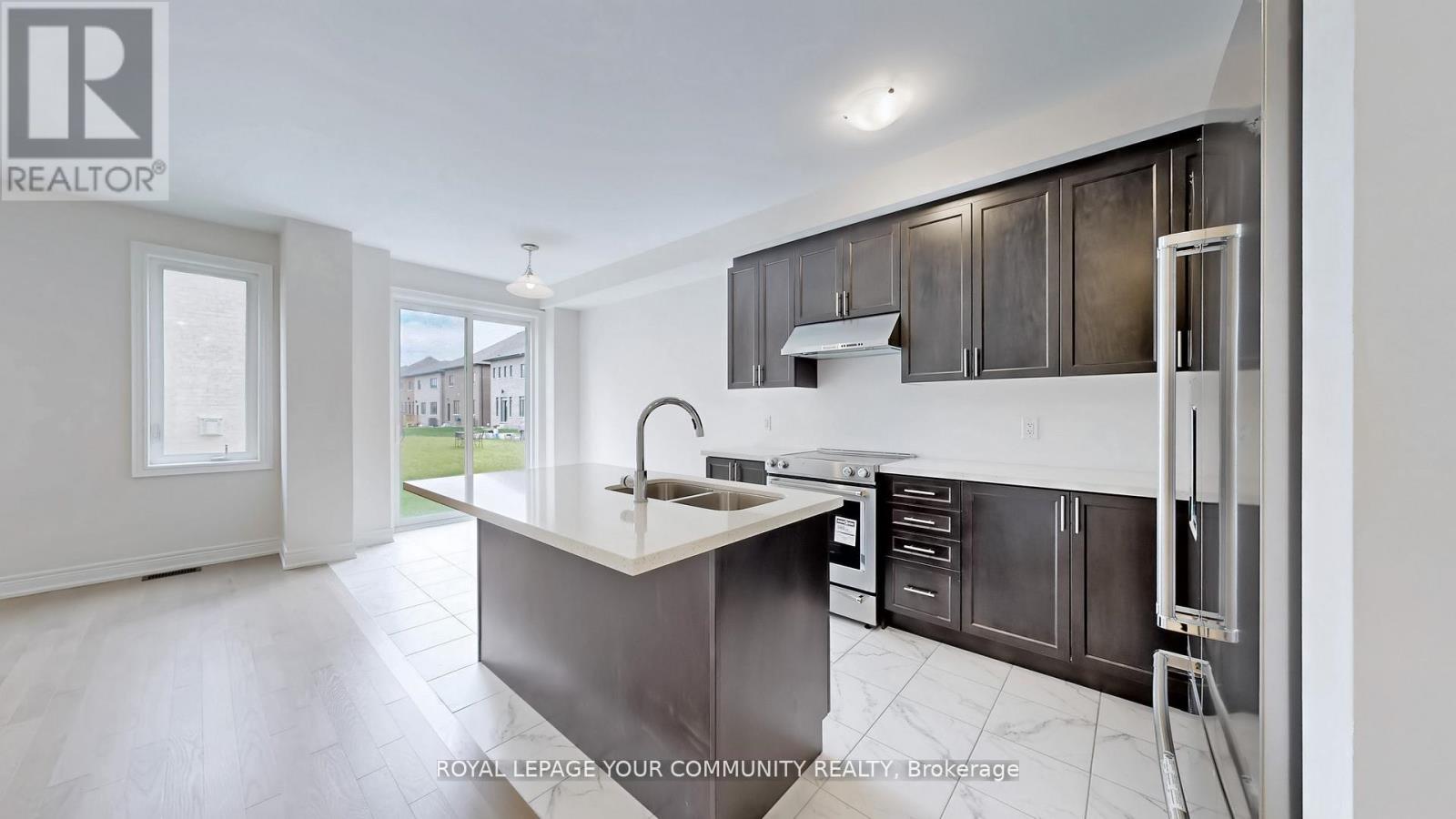 41 Grassbank Road, Brampton, Ontario  L6R 4E3 - Photo 4 - W12184024