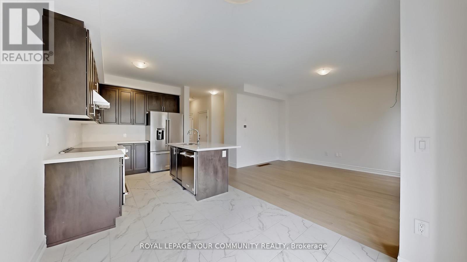 41 Grassbank Road, Brampton, Ontario  L6R 4E3 - Photo 5 - W12184024