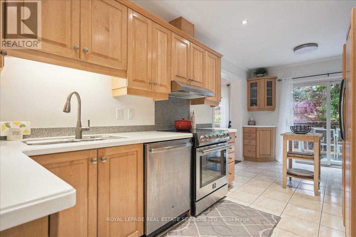 10 - 2120 Marine Drive, Oakville, Ontario  L6L 1B7 - Photo 20 - W12184038