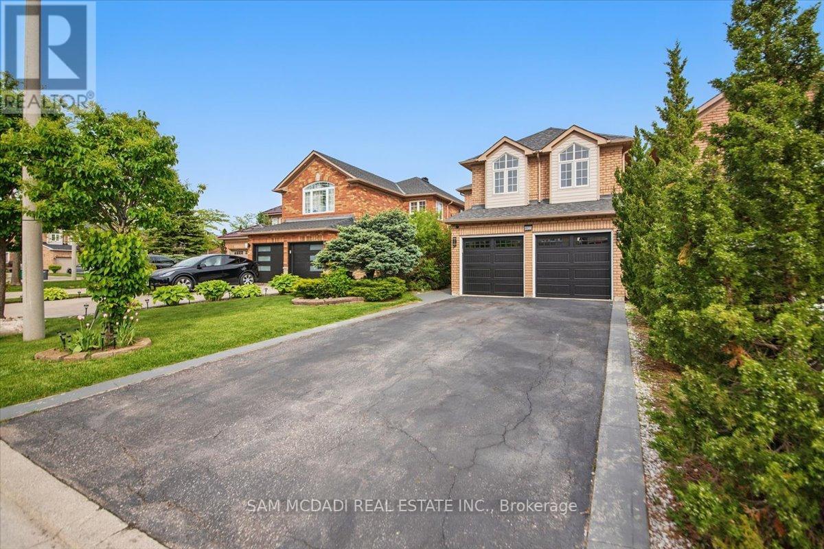 3344 Laburnum Crescent, Mississauga, Ontario  L5N 7M2 - Photo 2 - W12184039