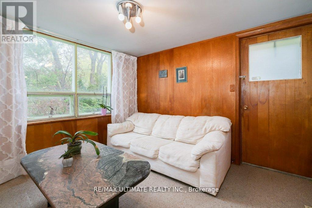 26 Gracefield Avenue, Toronto (Maple Leaf), Ontario  M6L 1L1 - Photo 14 - W12184042