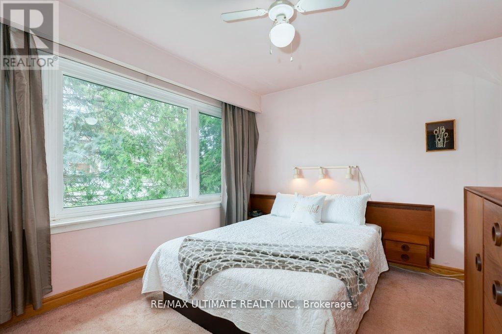 26 Gracefield Avenue, Toronto (Maple Leaf), Ontario  M6L 1L1 - Photo 18 - W12184042