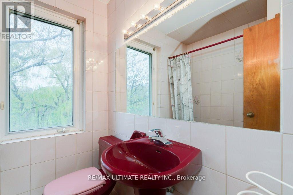 26 Gracefield Avenue, Toronto (Maple Leaf), Ontario  M6L 1L1 - Photo 23 - W12184042