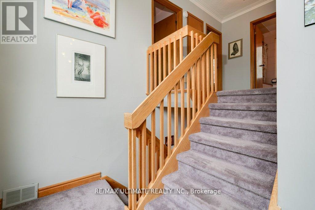 26 Gracefield Avenue, Toronto (Maple Leaf), Ontario  M6L 1L1 - Photo 3 - W12184042