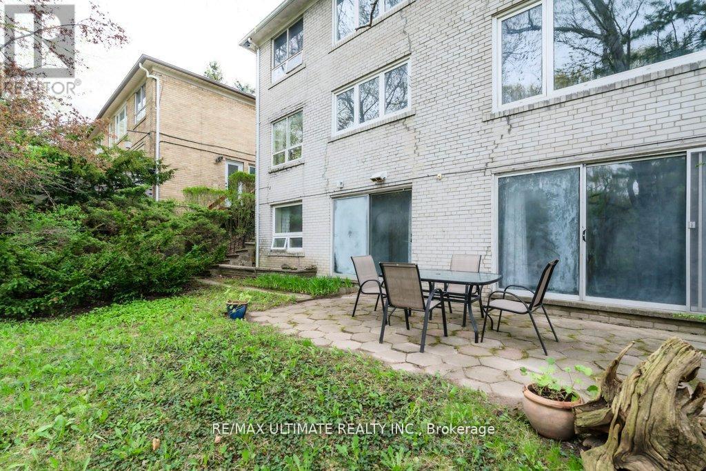 26 Gracefield Avenue, Toronto, Ontario  M6L 1L1 - Photo 37 - W12184042