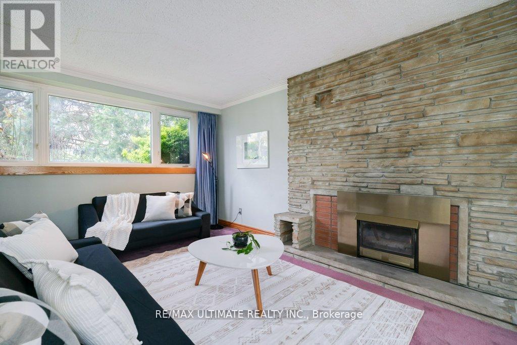 26 Gracefield Avenue, Toronto, Ontario  M6L 1L1 - Photo 4 - W12184042