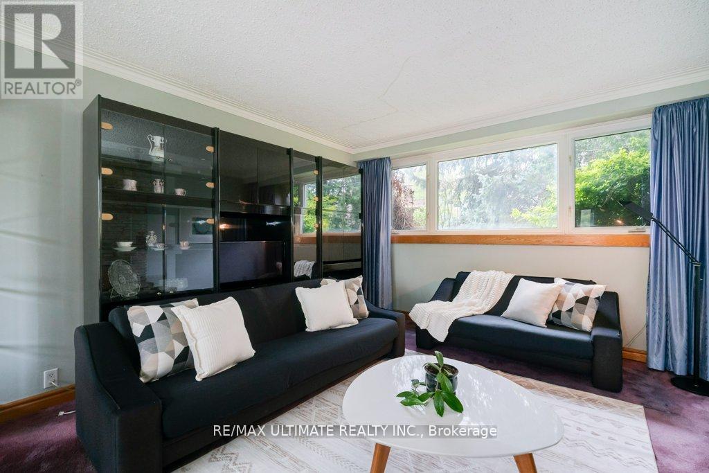 26 Gracefield Avenue, Toronto, Ontario  M6L 1L1 - Photo 5 - W12184042