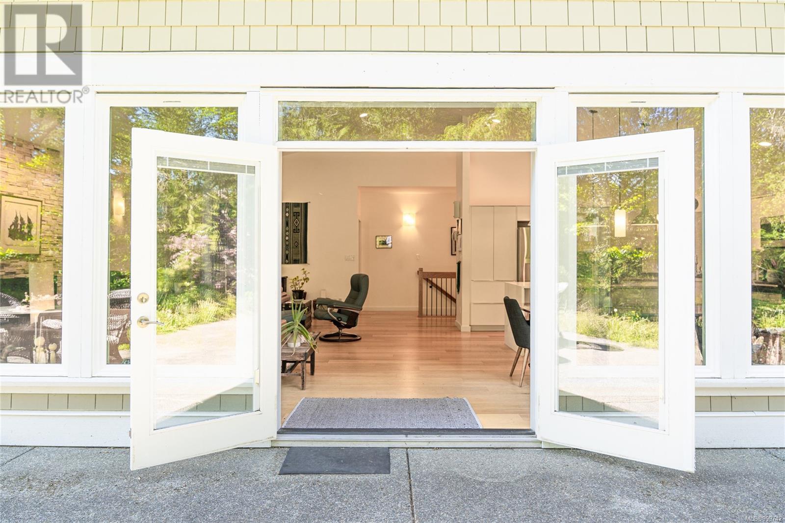 2654 Cameron Taggart Rd, Cobble Hill, British Columbia  V0R 2P2 - Photo 4 - 999742