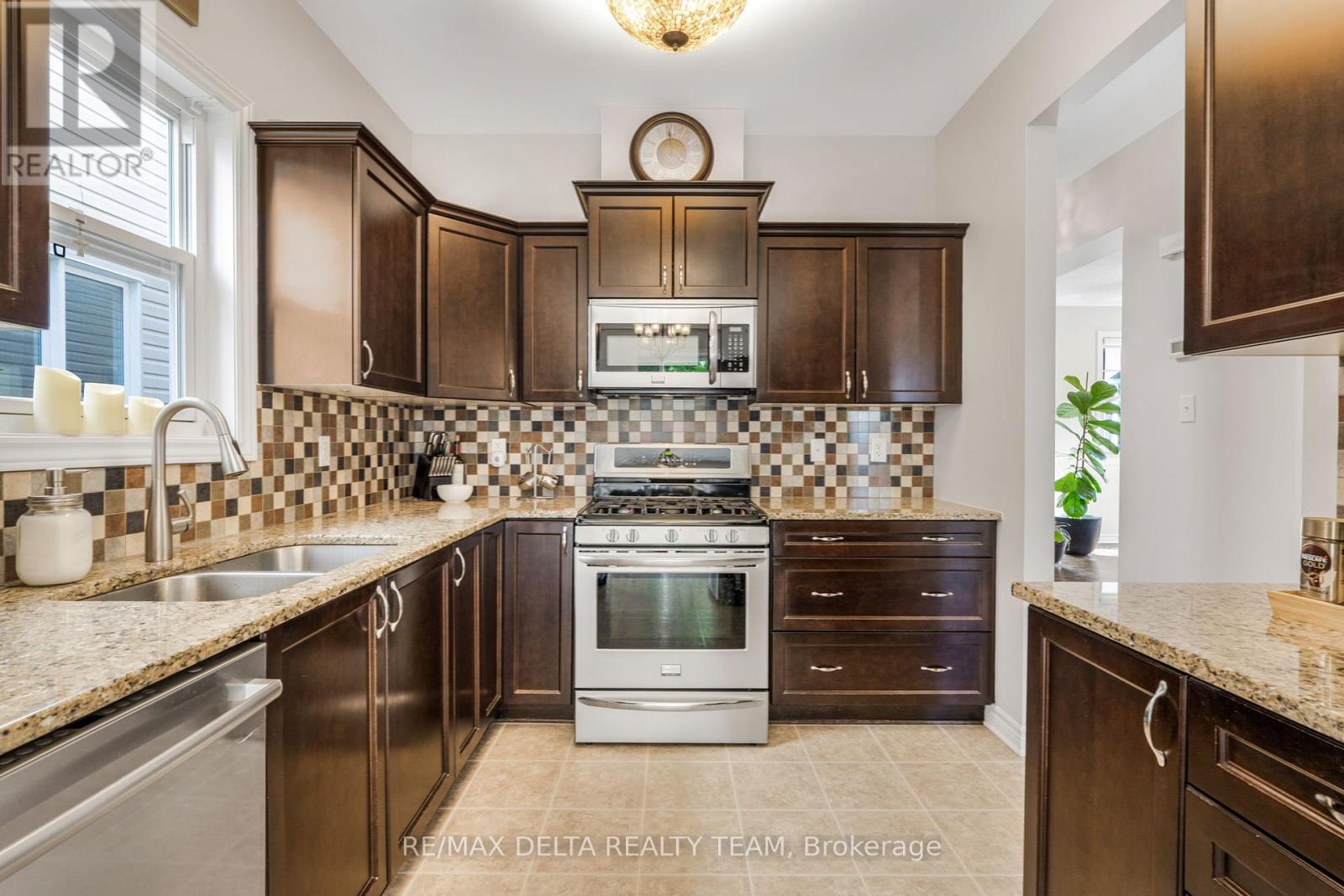 227 Hillpark High Street, Ottawa, Ontario  K1W 0B5 - Photo 11 - X12184132