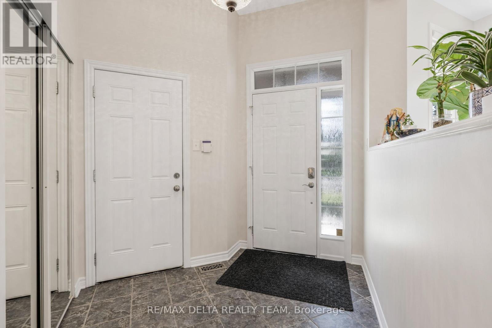 227 Hillpark High Street, Ottawa, Ontario  K1W 0B5 - Photo 3 - X12184132