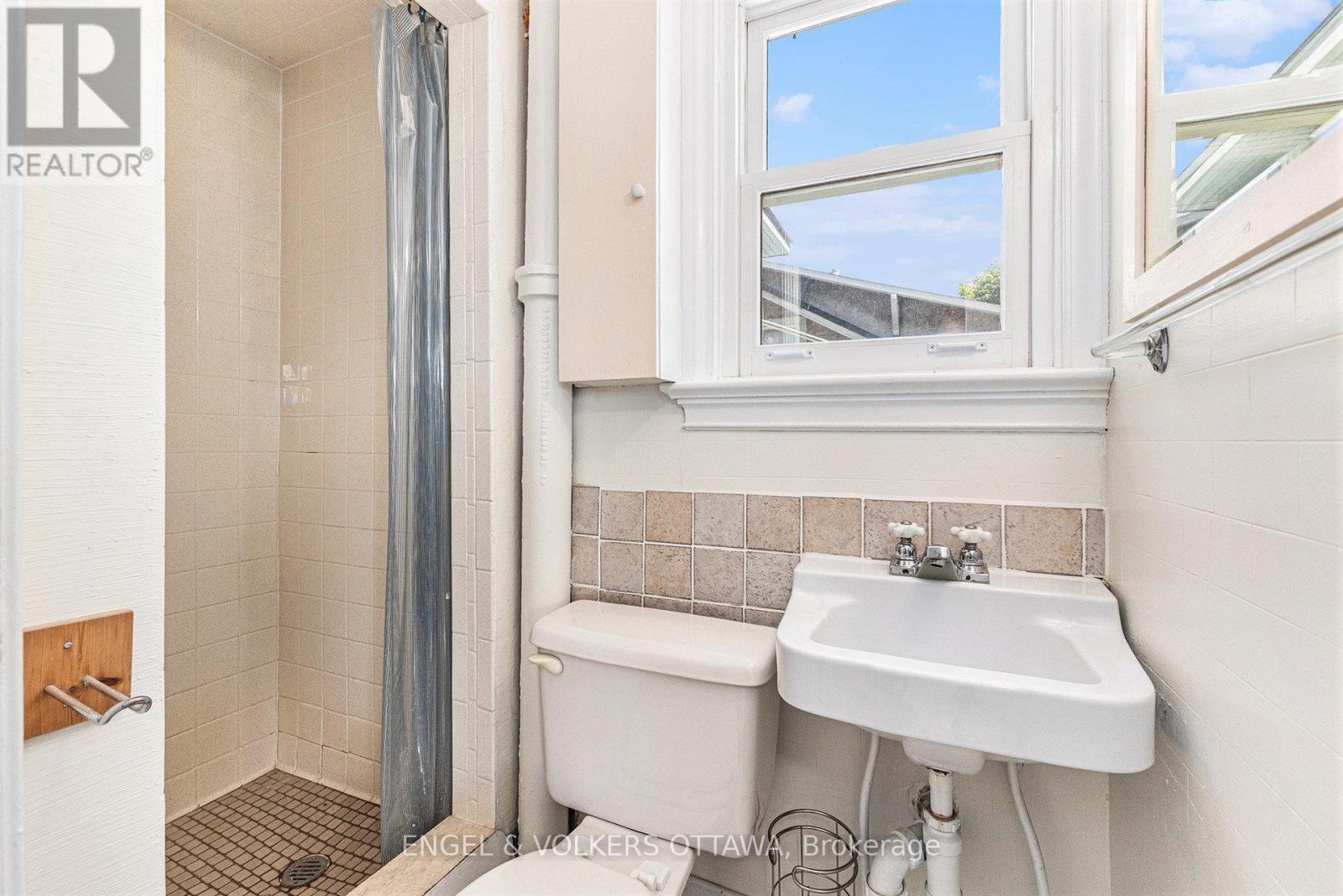 8 Granville Avenue, Ottawa, Ontario  K1Y 0M4 - Photo 16 - X12184148