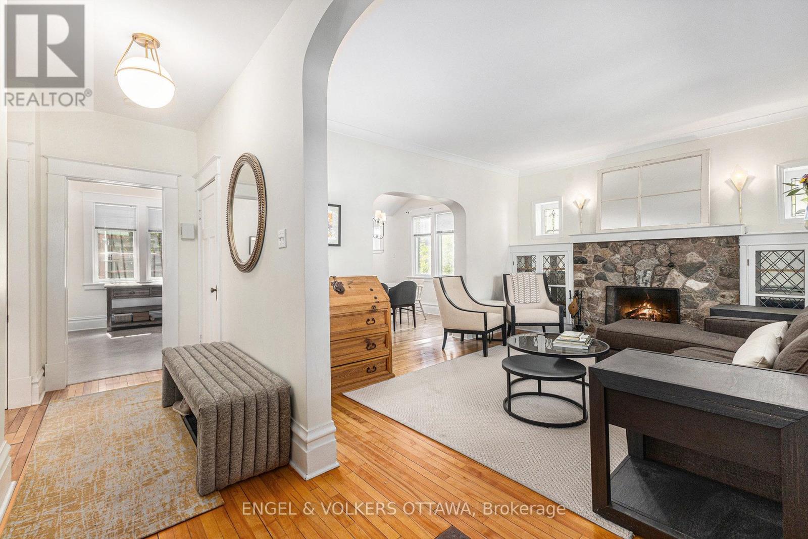 8 Granville Avenue, Ottawa, Ontario  K1Y 0M4 - Photo 3 - X12184148