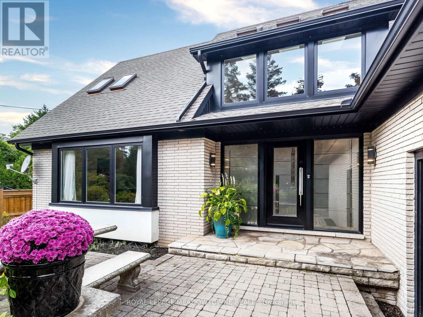 355 Golf Links Road, Hamilton (Ancaster), Ontario  L9G 4G6 - Photo 4 - X12183856