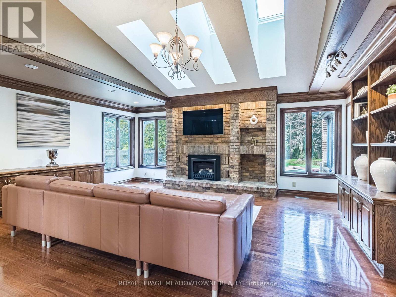 355 Golf Links Road, Hamilton (Ancaster), Ontario  L9G 4G6 - Photo 8 - X12183856