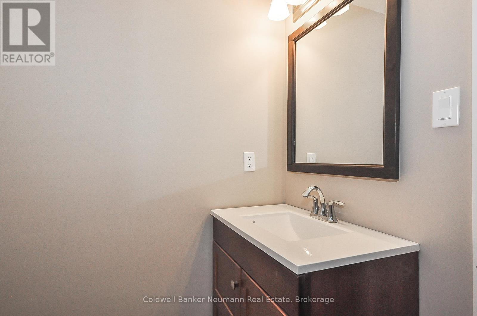 Lower - 745 Scottsdale Drive, Guelph, Ontario  N1G 3P7 - Photo 9 - X12184152