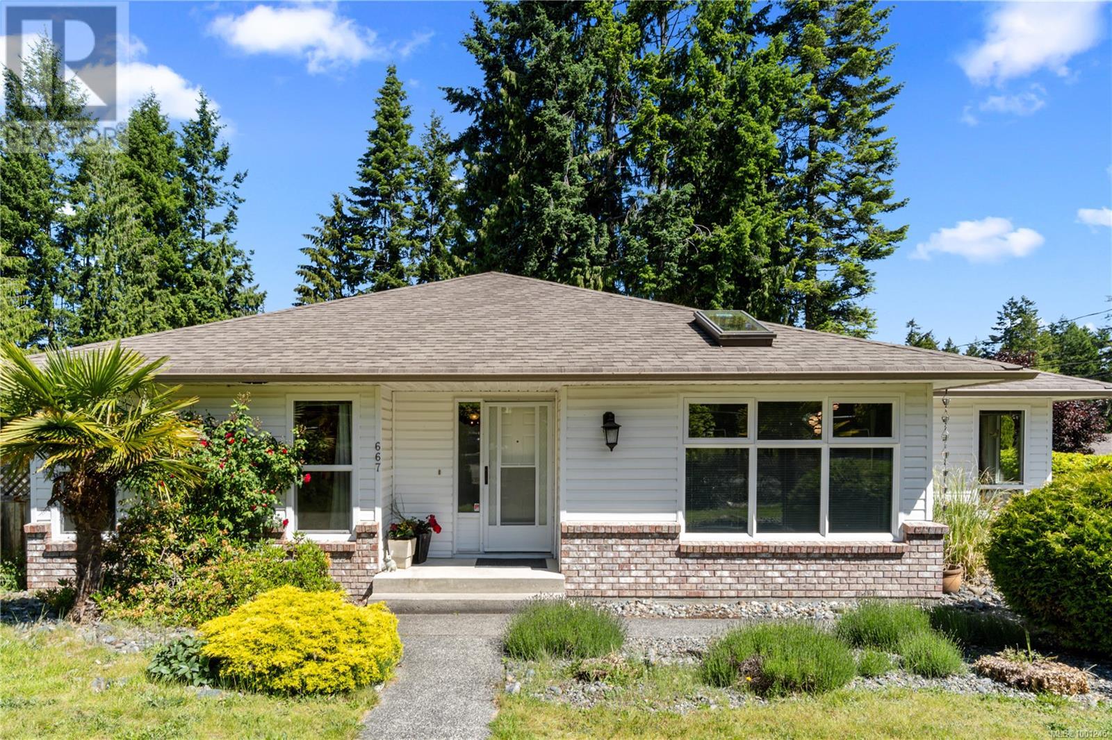 Property at 667 Tamarack Dr image 2
