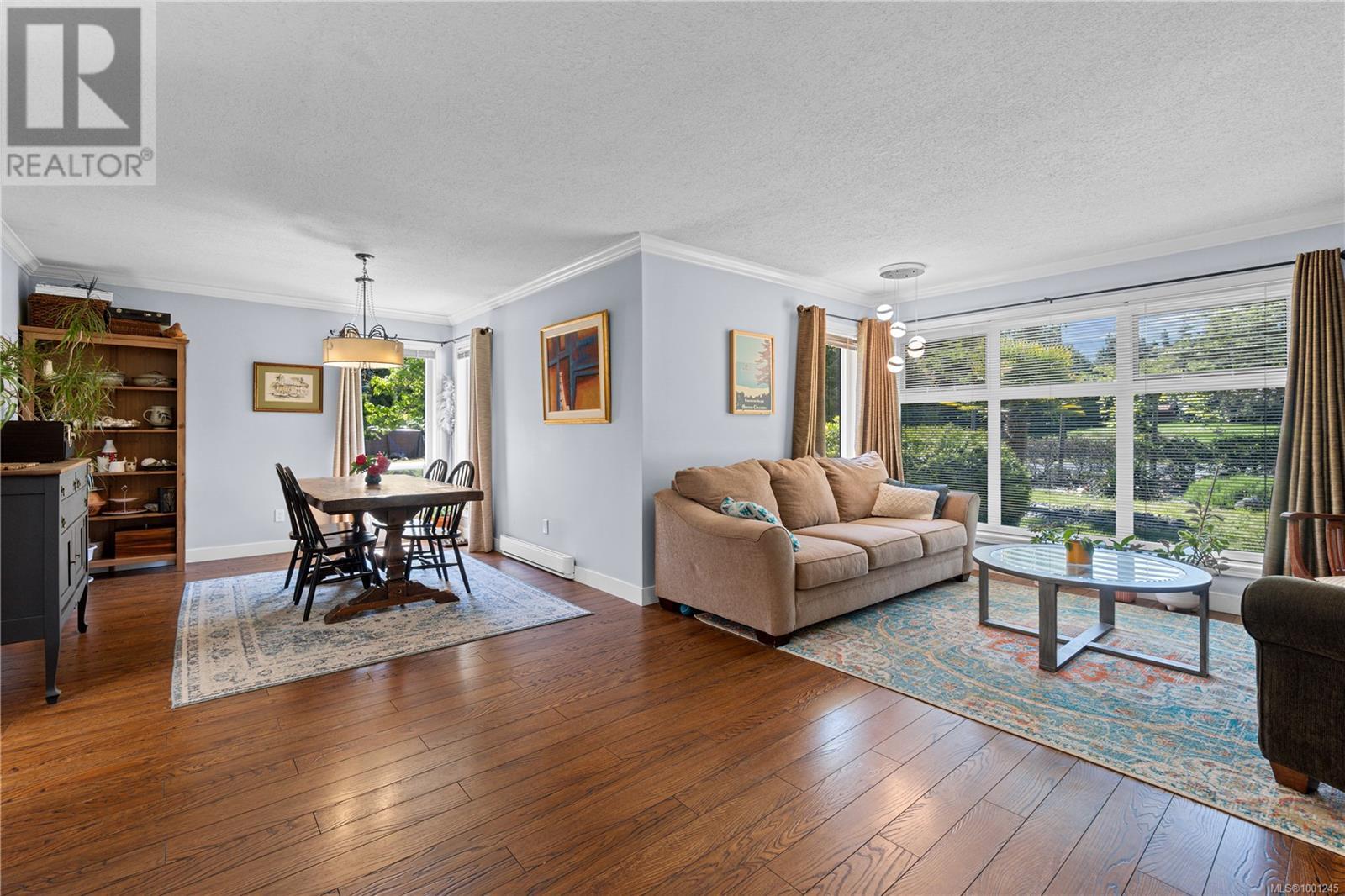 Property at 667 Tamarack Dr image 5