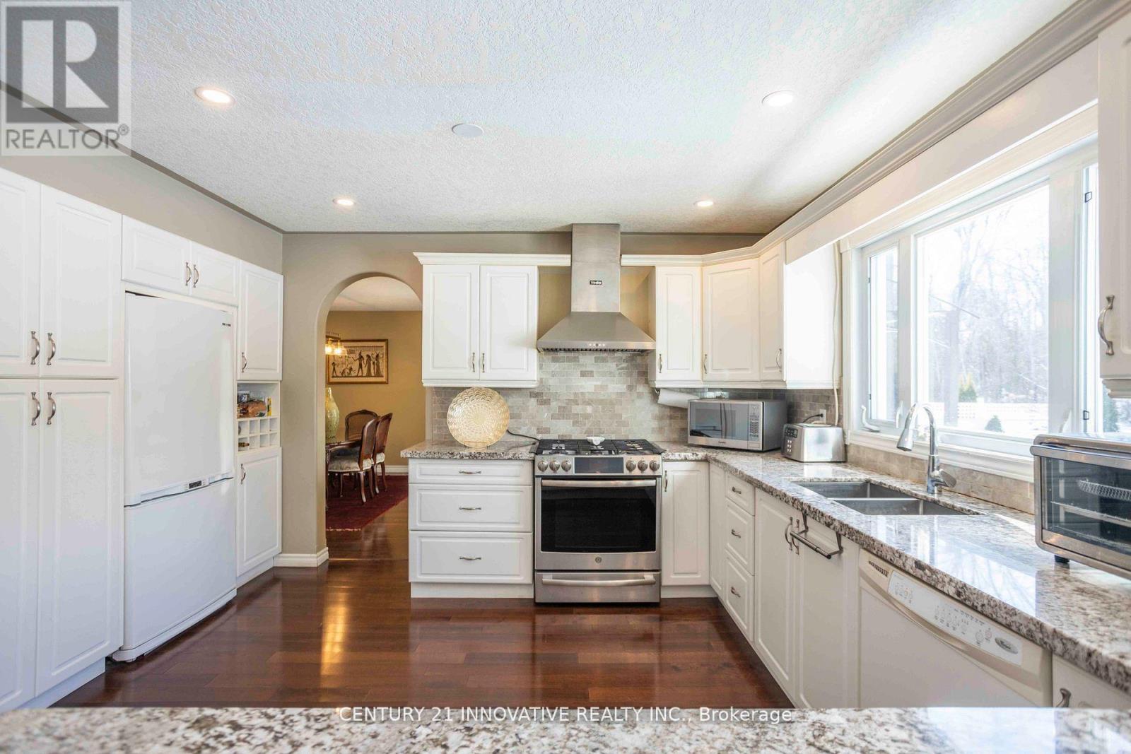 3678 Kimberley Street, Innisfil, Ontario  L9S 2L3 - Photo 12 - N12126252