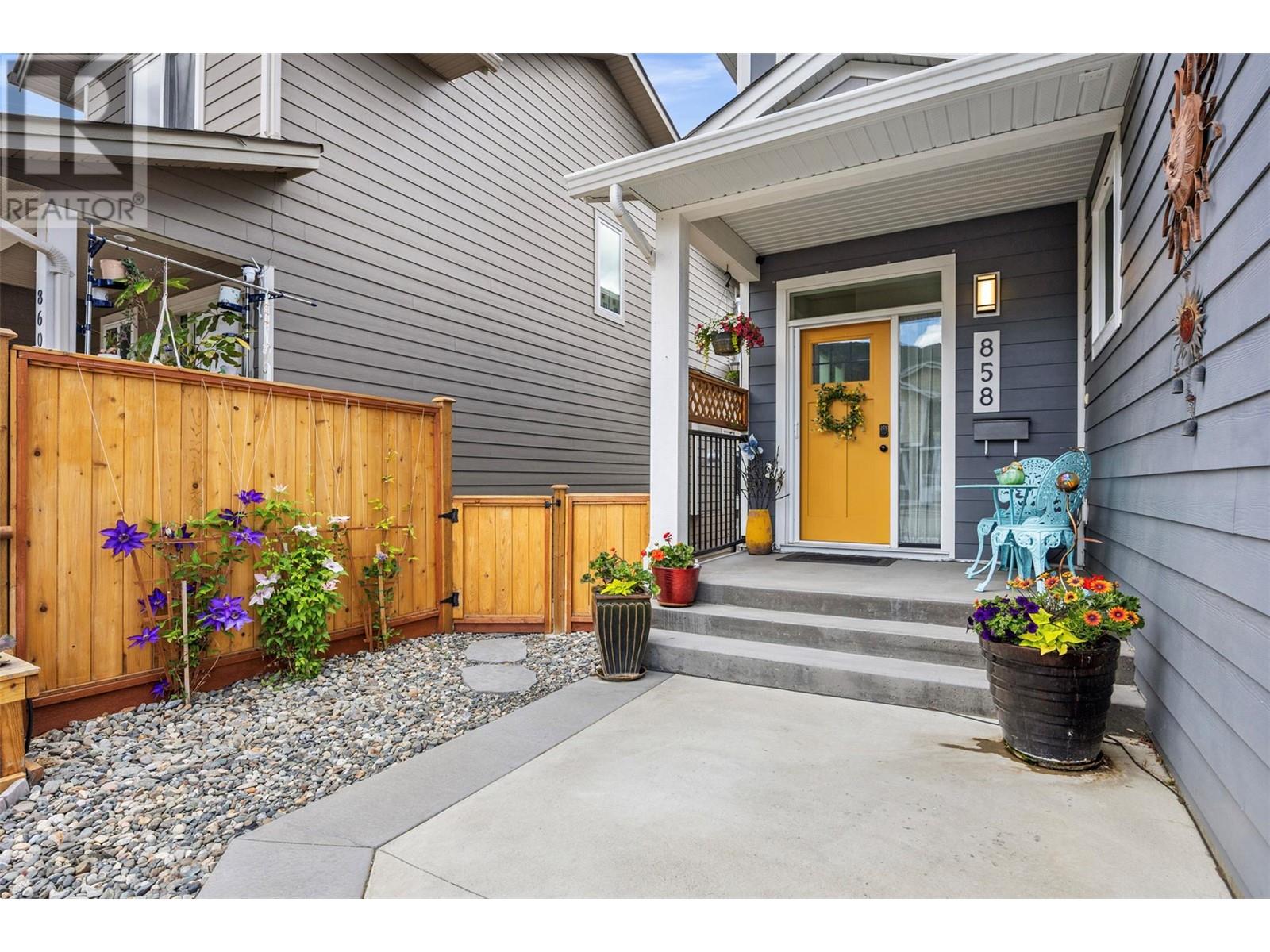 Property at 858 Palmer Place image 3