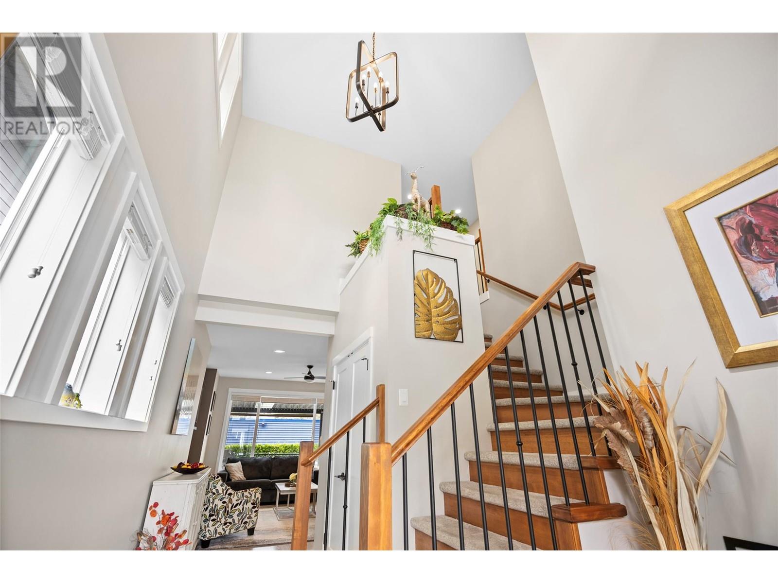 Property at 858 Palmer Place image 5