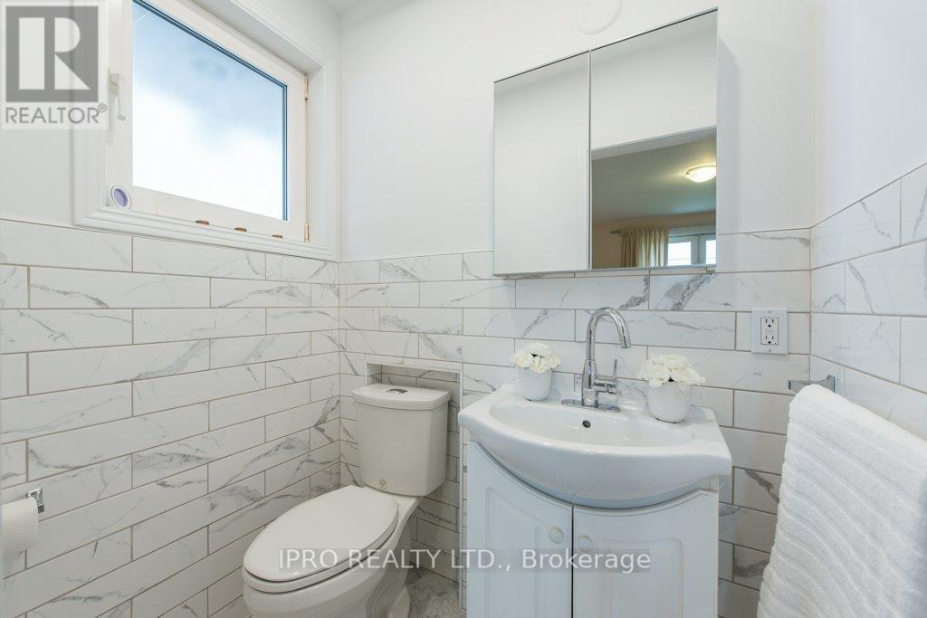 1239 Silver Spear Road, Mississauga (Applewood), Ontario  L4Y 2W6 - Photo 24 - W12177600