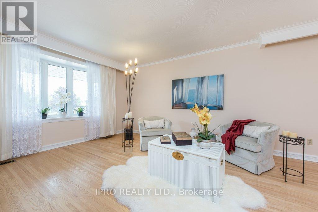 1239 Silver Spear Road, Mississauga (Applewood), Ontario  L4Y 2W6 - Photo 19 - W12177600