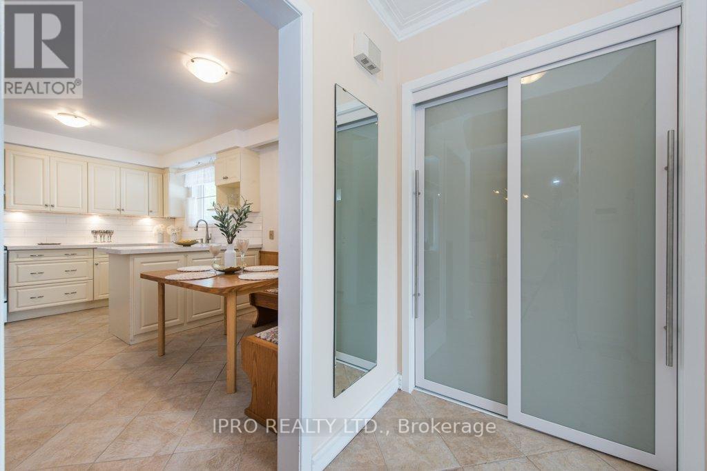 1239 Silver Spear Road, Mississauga (Applewood), Ontario  L4Y 2W6 - Photo 9 - W12177600