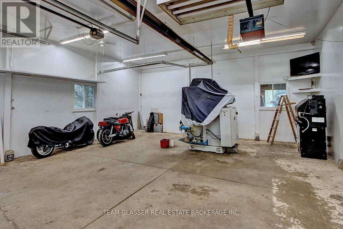 8200 Falconbridge Drive, Strathroy-Caradoc, Ontario  N0L 1W0 - Photo 13 - X12184218