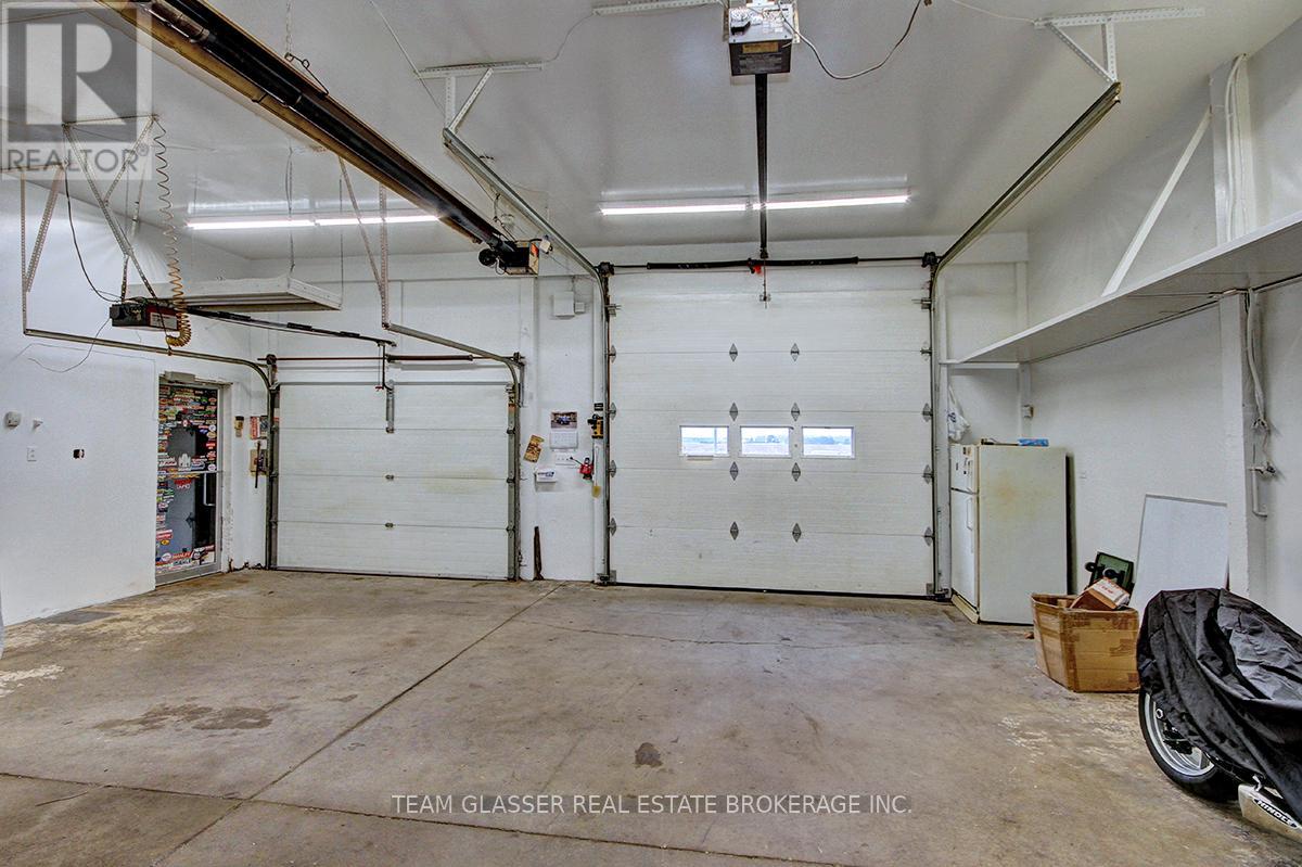 8200 Falconbridge Drive, Strathroy-Caradoc, Ontario  N0L 1W0 - Photo 14 - X12184218