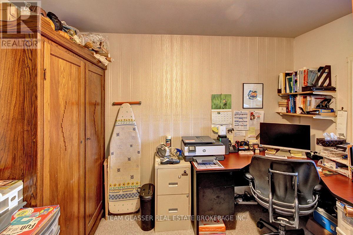 8200 Falconbridge Drive, Strathroy-Caradoc, Ontario  N0L 1W0 - Photo 22 - X12184218