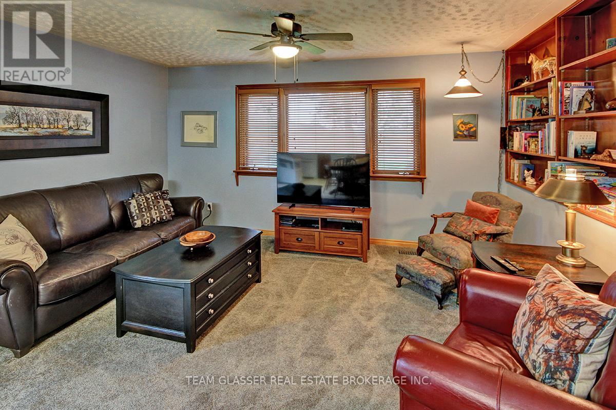 8200 Falconbridge Drive, Strathroy-Caradoc, Ontario  N0L 1W0 - Photo 23 - X12184218