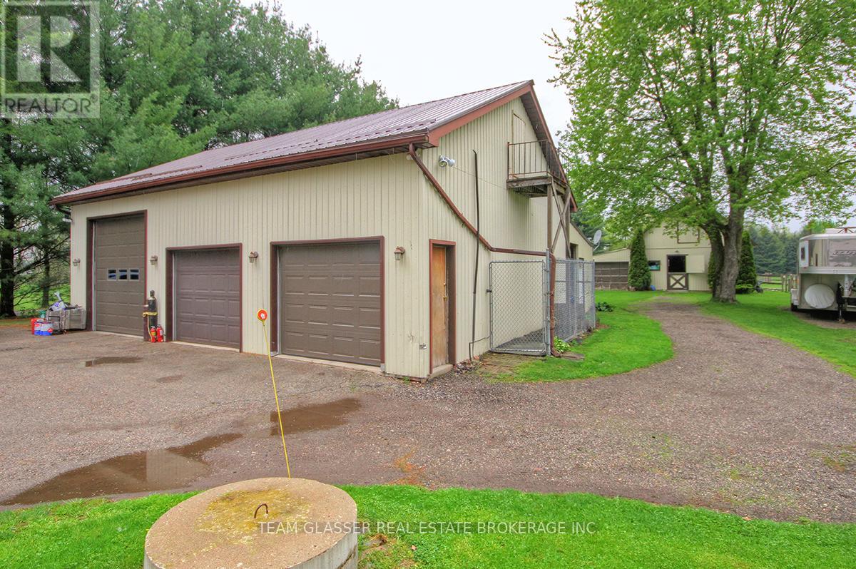 8200 Falconbridge Drive, Strathroy-Caradoc, Ontario  N0L 1W0 - Photo 26 - X12184218