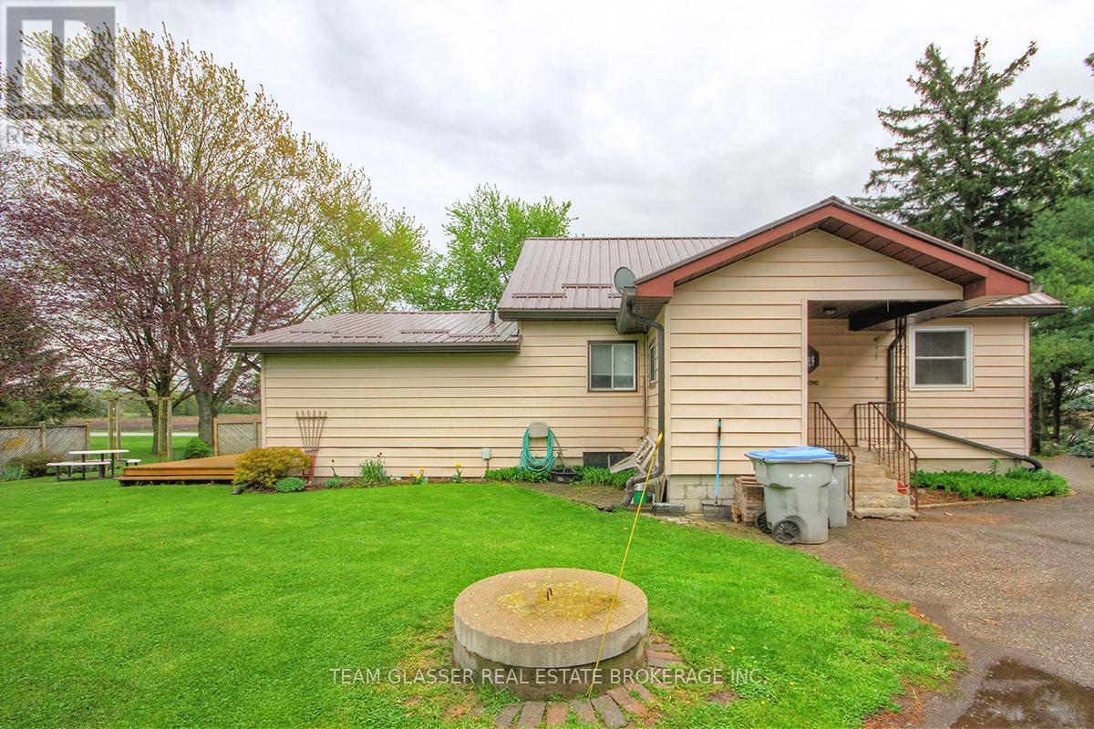 8200 Falconbridge Drive, Strathroy-Caradoc, Ontario  N0L 1W0 - Photo 29 - X12184218